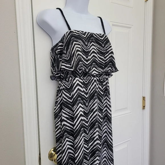 J Valdi Black White Chevron Sleeveless Maxi Dress Braided Staps Flutter Ruffle L - Picture 3 of 13